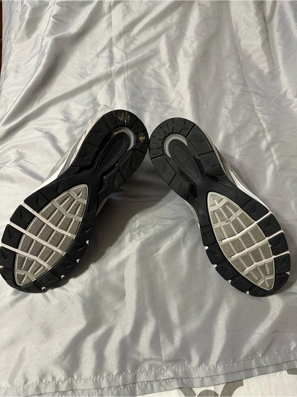 NEW BALANCE 990V5 MEN SHOES